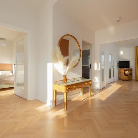 Apartment For 6 People Near Royal Baths Park By Renters Prestige Варшава Екстериор снимка