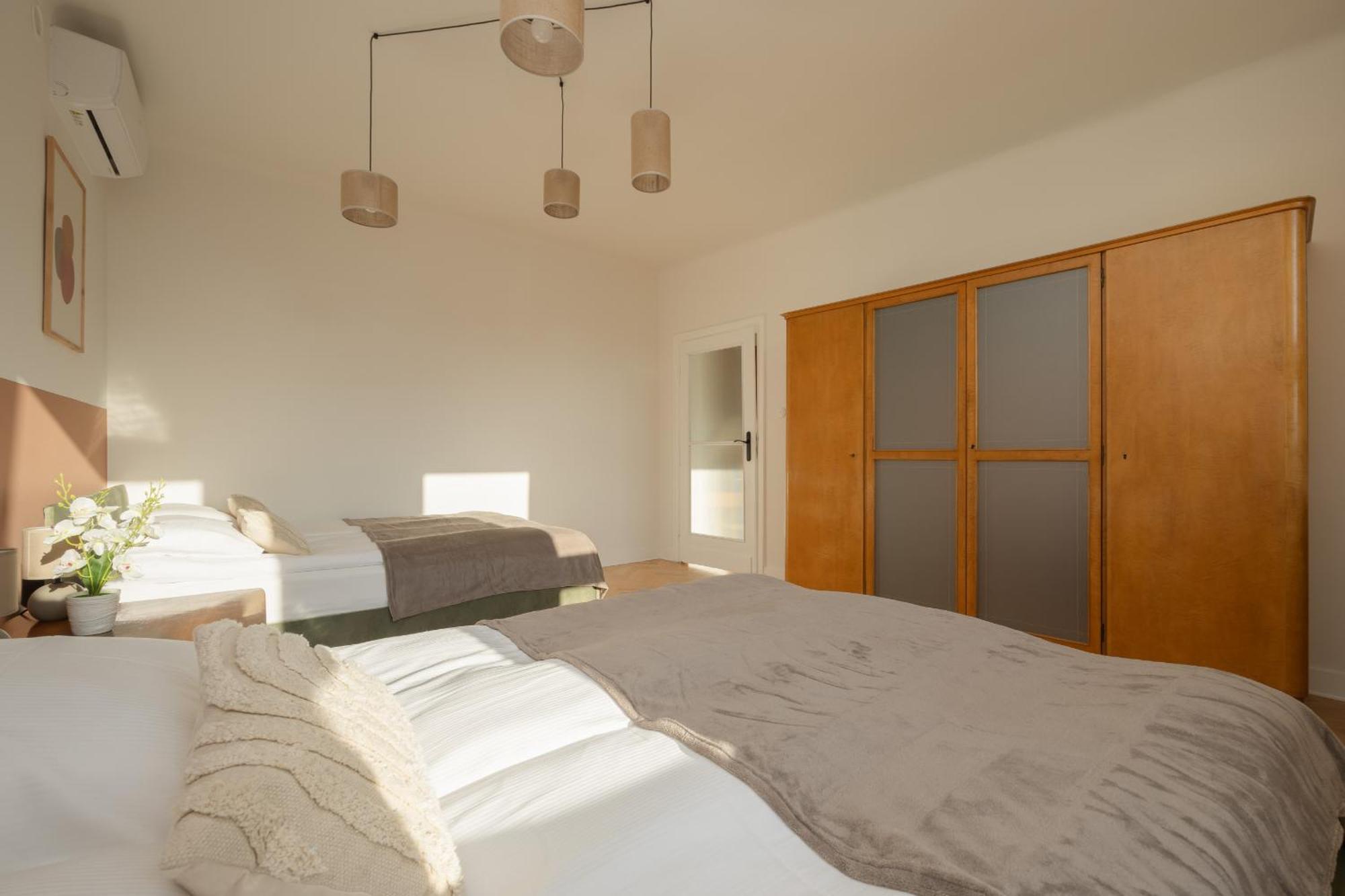 Apartment For 6 People Near Royal Baths Park By Renters Prestige Варшава Екстериор снимка