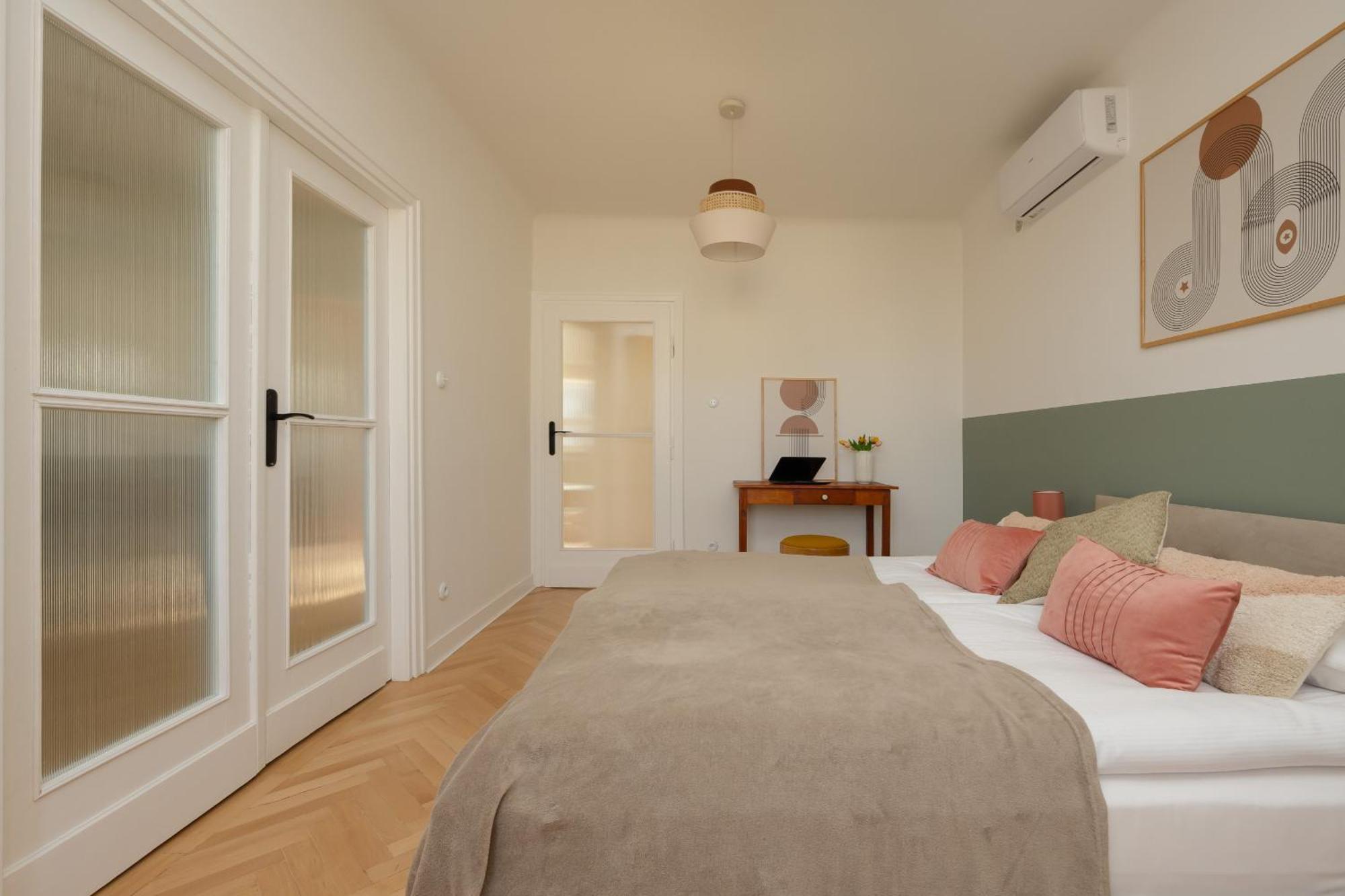 Apartment For 6 People Near Royal Baths Park By Renters Prestige Варшава Екстериор снимка